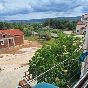 Vesna Starigrad Paklenica
